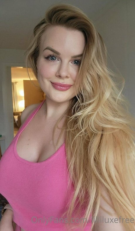 Foto di nudo di fuga di OnlyFans di Lilliluxefree