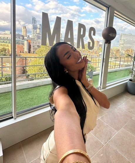 Foto di nudo di fuga di OnlyFans di Arianna Ajtar
