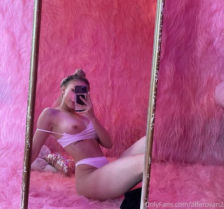 Foto di nudo di fuga di OnlyFans di Alferovan