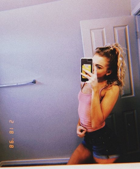Foto di nudo di fuga di OnlyFans di Brynn Rumfallo