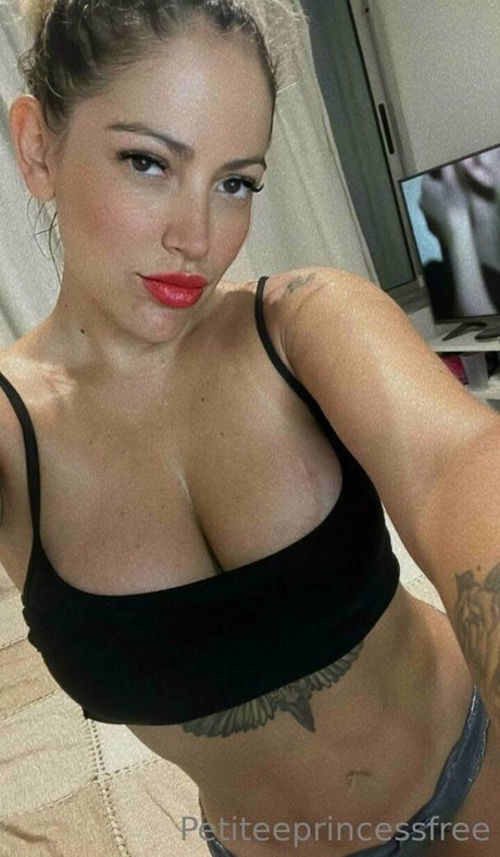 Foto di nudo di fuga di OnlyFans di Petiteeprincessfree