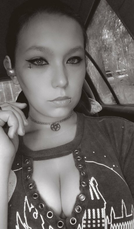 Foto di nudo di fuga di OnlyFans di Devillust69