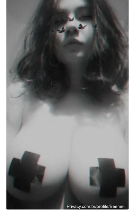 Foto di nudo di fuga di OnlyFans di Abeia Mel