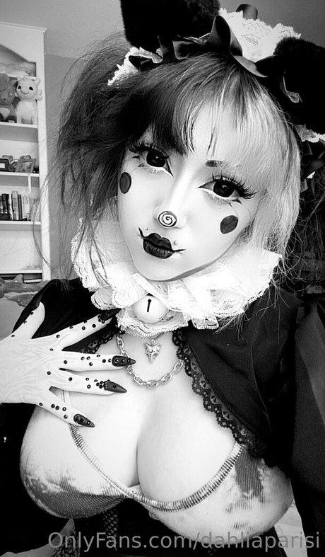 Foto di nudo di fuga di OnlyFans di Dahliaparisi