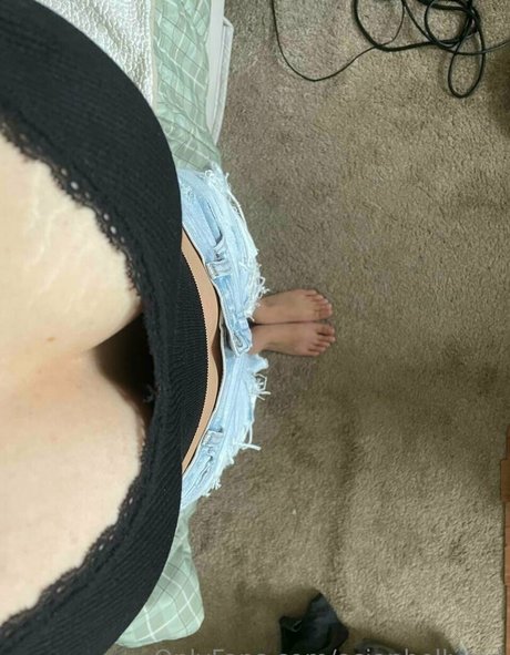 Foto di nudo di fuga di OnlyFans di Asianbellygirl