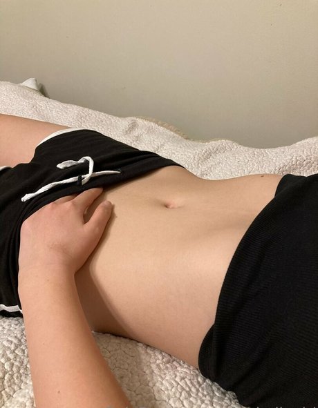 Asianbellygirl