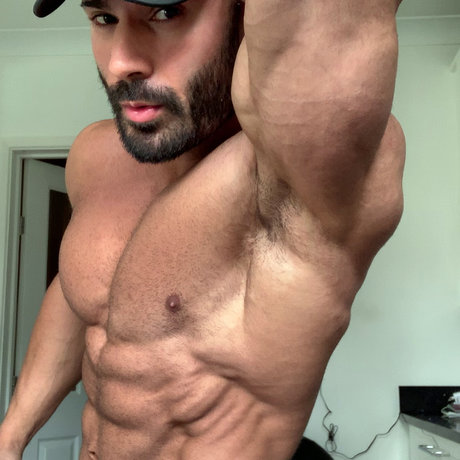 Foto di nudo di fuga di OnlyFans di Muscle Gorilla