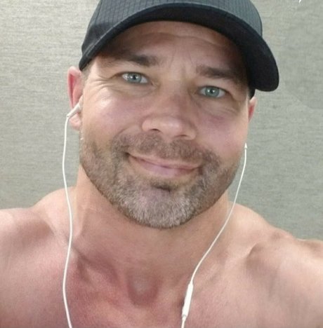 Foto di nudo di fuga di OnlyFans di Muscledaddy0713