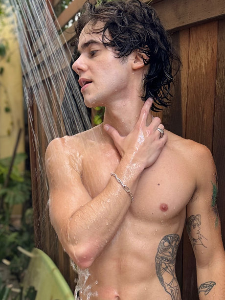 Foto di nudo di fuga di OnlyFans di Munino