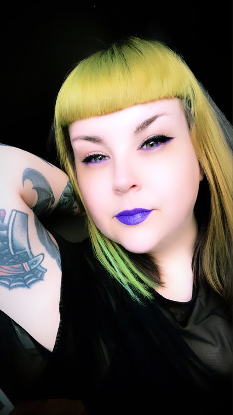 Foto di nudo di fuga di OnlyFans di Green Queen