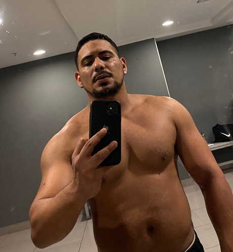 Foto di nudo di fuga di OnlyFans di David Macedo