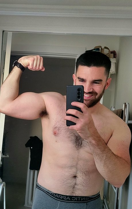 Foto di nudo di fuga di OnlyFans di Edward 