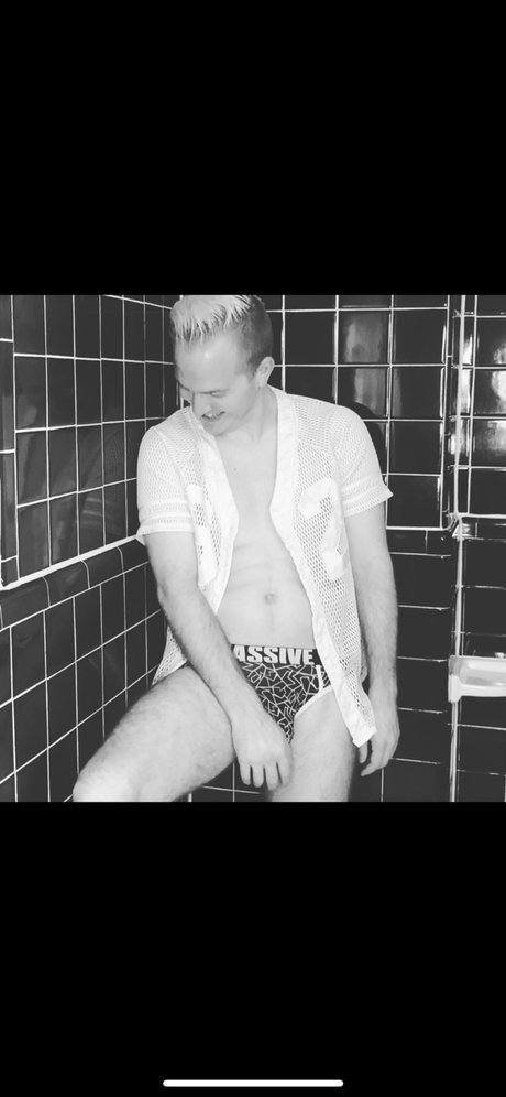 Foto di nudo di fuga di OnlyFans di Ethan Duke
