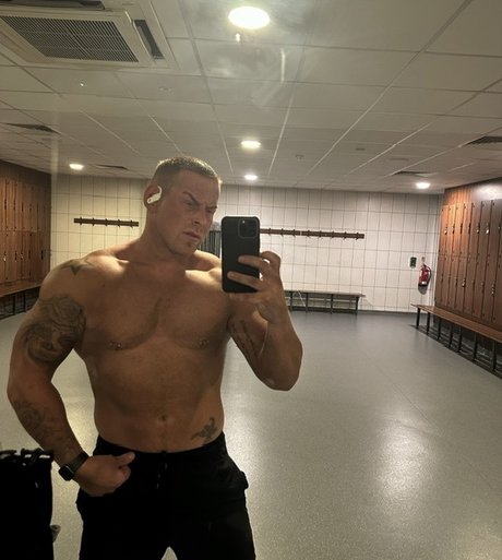 Foto di nudo di fuga di OnlyFans di Eddie