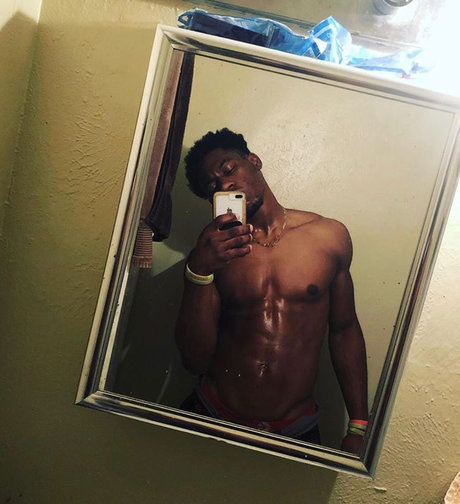 Foto di nudo di fuga di OnlyFans di Elgin Baylor