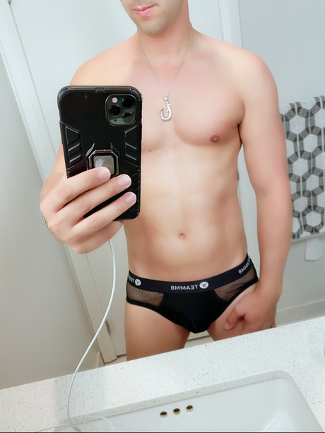Foto di nudo di fuga di OnlyFans di Michal