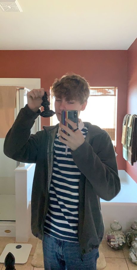 Foto di nudo di fuga di OnlyFans di Ethan