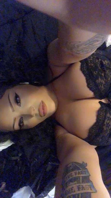 Foto di nudo di fuga di OnlyFans di Her