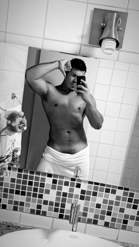 Foto di nudo di fuga di OnlyFans di Felipe Loyal