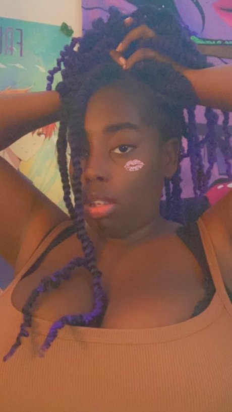 Foto di nudo di fuga di OnlyFans di Teeonii