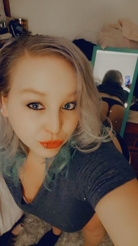 Foto di nudo di fuga di OnlyFans di Msmalice