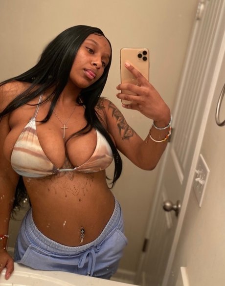 Foto di nudo di fuga di OnlyFans di Lainaaa