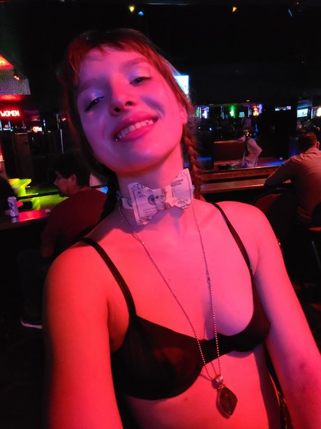 Foto di nudo di fuga di OnlyFans di Katya