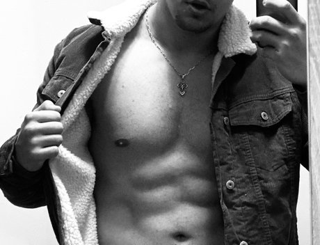 Foto di nudo di fuga di OnlyFans di Mysterious Male Dream