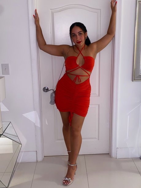 Foto di nudo di fuga di OnlyFans di Just Come Peek
