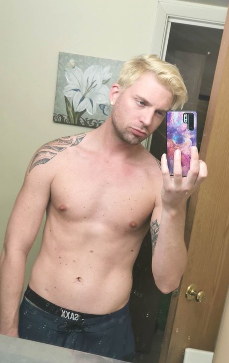 Foto di nudo di fuga di OnlyFans di Myles Fox Hunguc
