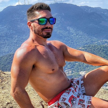 Foto di nudo di fuga di OnlyFans di Dan