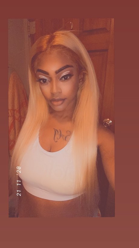 Foto di nudo di fuga di OnlyFans di Myia Byia