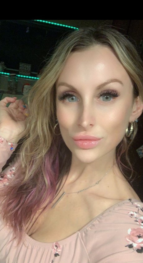 Foto di nudo di fuga di OnlyFans di Lala