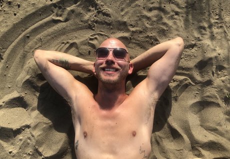 Foto di nudo di fuga di OnlyFans di Goldafternoon