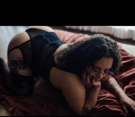 Foto di nudo di fuga di OnlyFans di Golden Babe