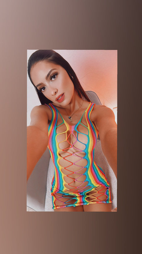 Foto di nudo di fuga di OnlyFans di Ellie Santos 