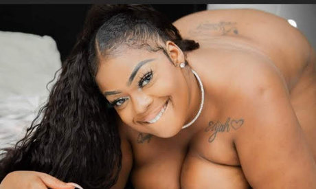Foto di nudo di fuga di OnlyFans di Goldiebankz