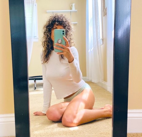 Foto di nudo di fuga di OnlyFans di Feminist Boss Babe