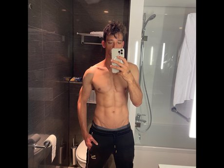 Foto di nudo di fuga di OnlyFans di Dominic