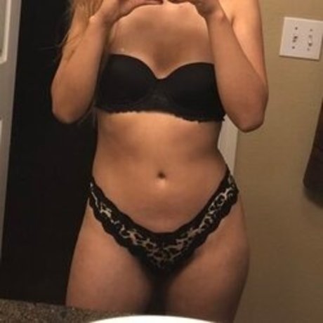 Foto di nudo di fuga di OnlyFans di April 