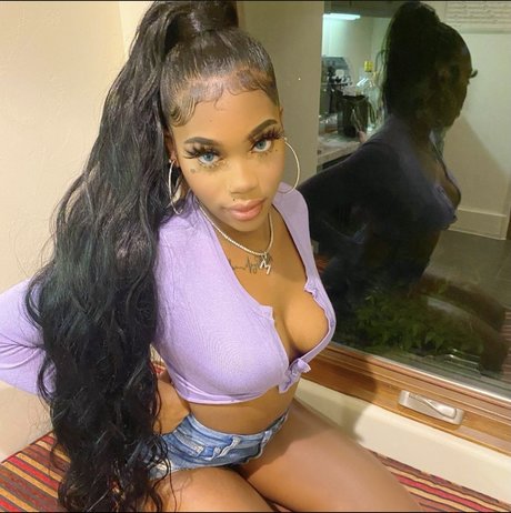 Foto di nudo di fuga di OnlyFans di Mya Mishay