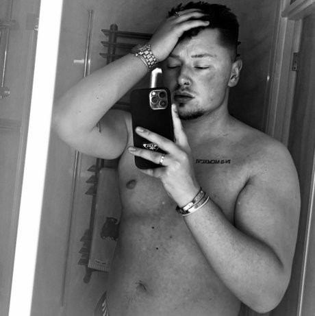 Foto di nudo di fuga di OnlyFans di Matty