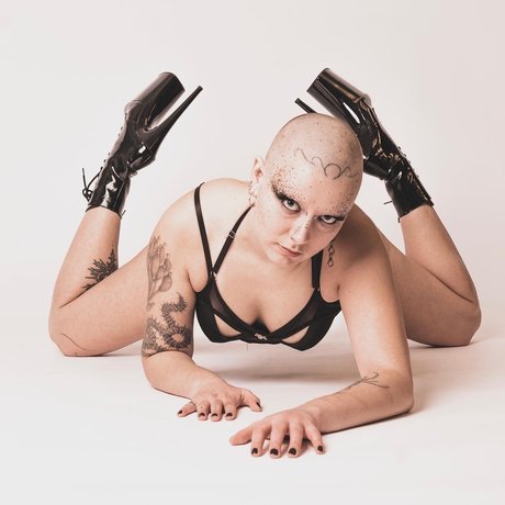 Foto di nudo di fuga di OnlyFans di Mx Violet