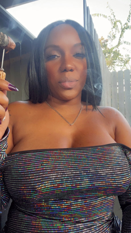 Foto di nudo di fuga di OnlyFans di Muvapuffa