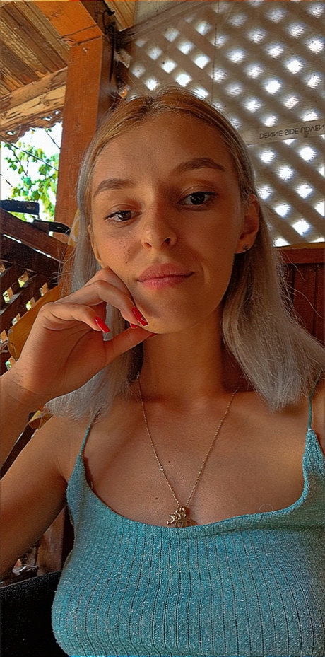Foto di nudo di fuga di OnlyFans di Denisa