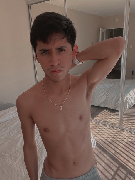 Foto di nudo di fuga di OnlyFans di Edgar Aguilar