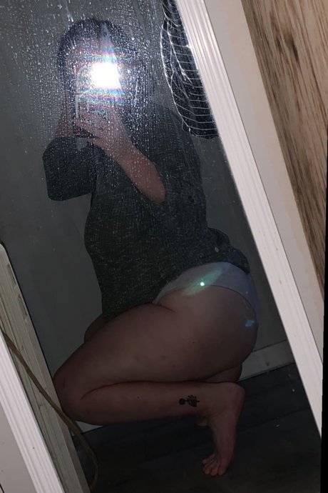 Foto di nudo di fuga di OnlyFans di Queen Victoria