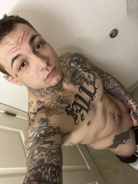Foto di nudo di fuga di OnlyFans di Dustin