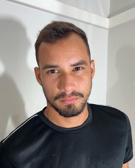Foto di nudo di fuga di OnlyFans di Enzo Dotd