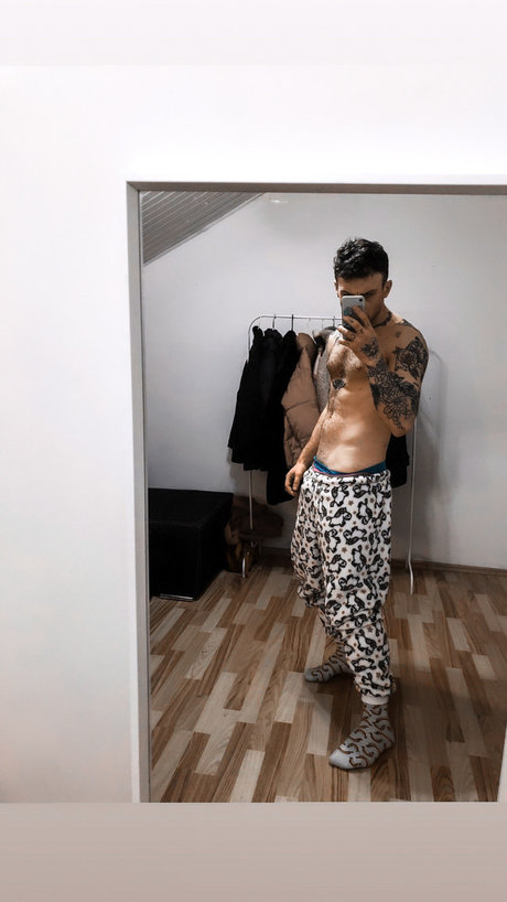 Foto di nudo di fuga di OnlyFans di Damzej